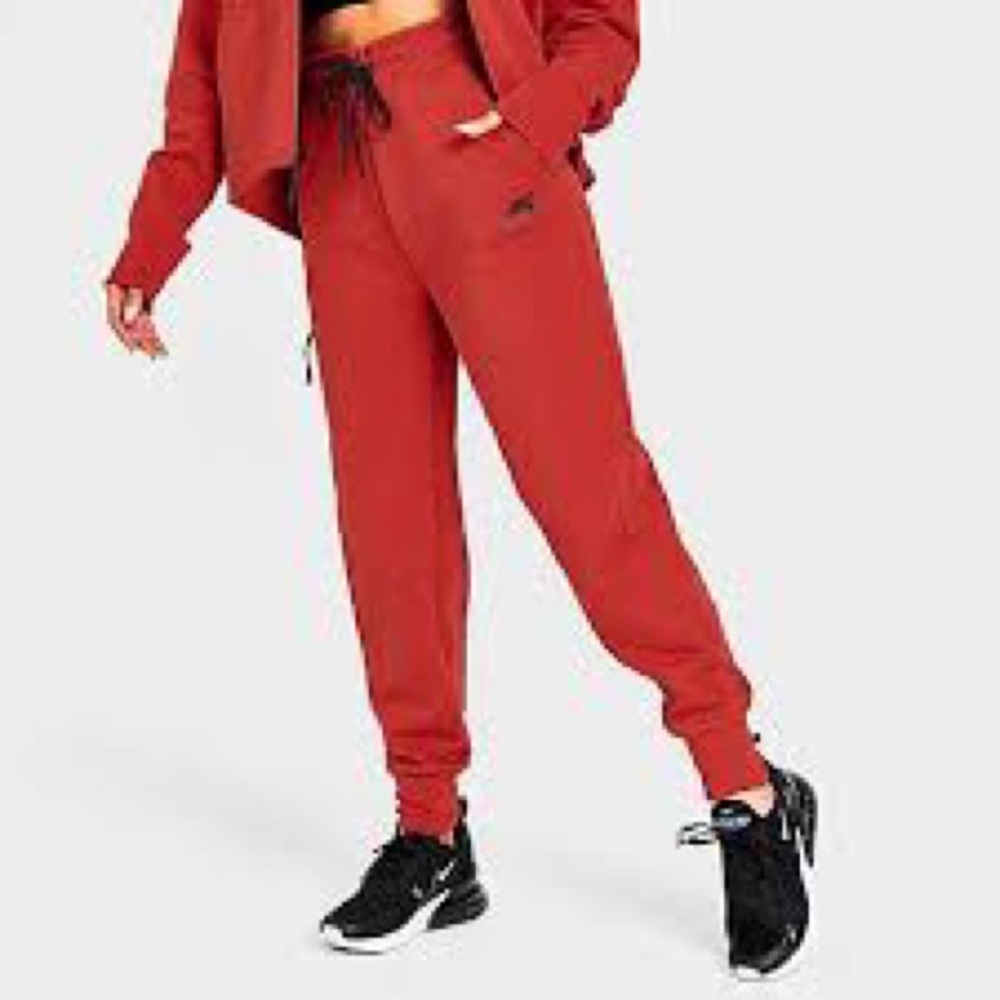 NIKE
Women's Sportswear Tech Fleece Jogger Pants